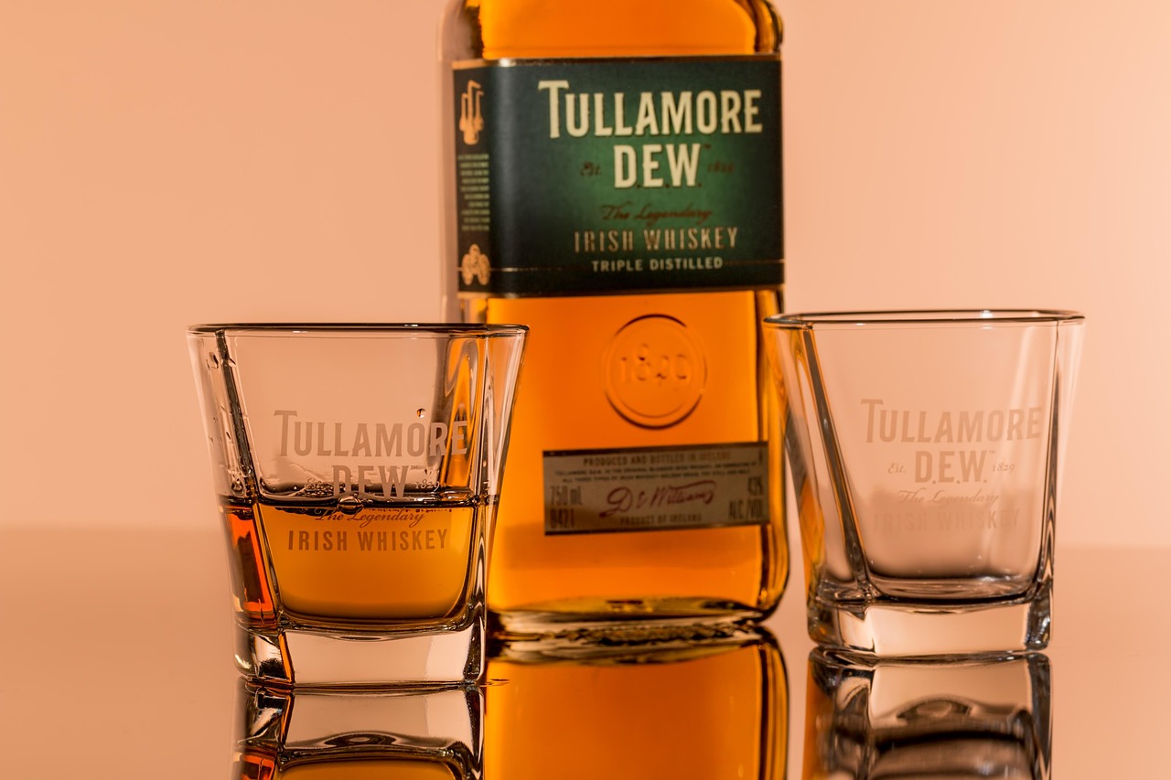 irish whiskey, alcohol, glasses, liquor, beverage, drink, whiskey, bar, alcoholic, shot, bottle, liquid, celebration, bo