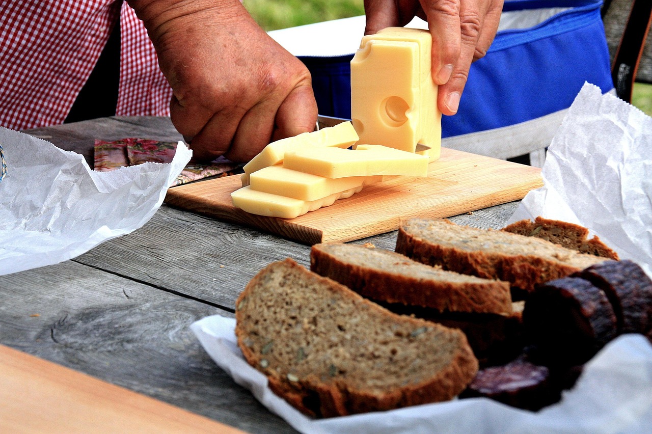 cheese, bread, cutting, snack, meal, preparation, chopping board, cutting board, healthy, food