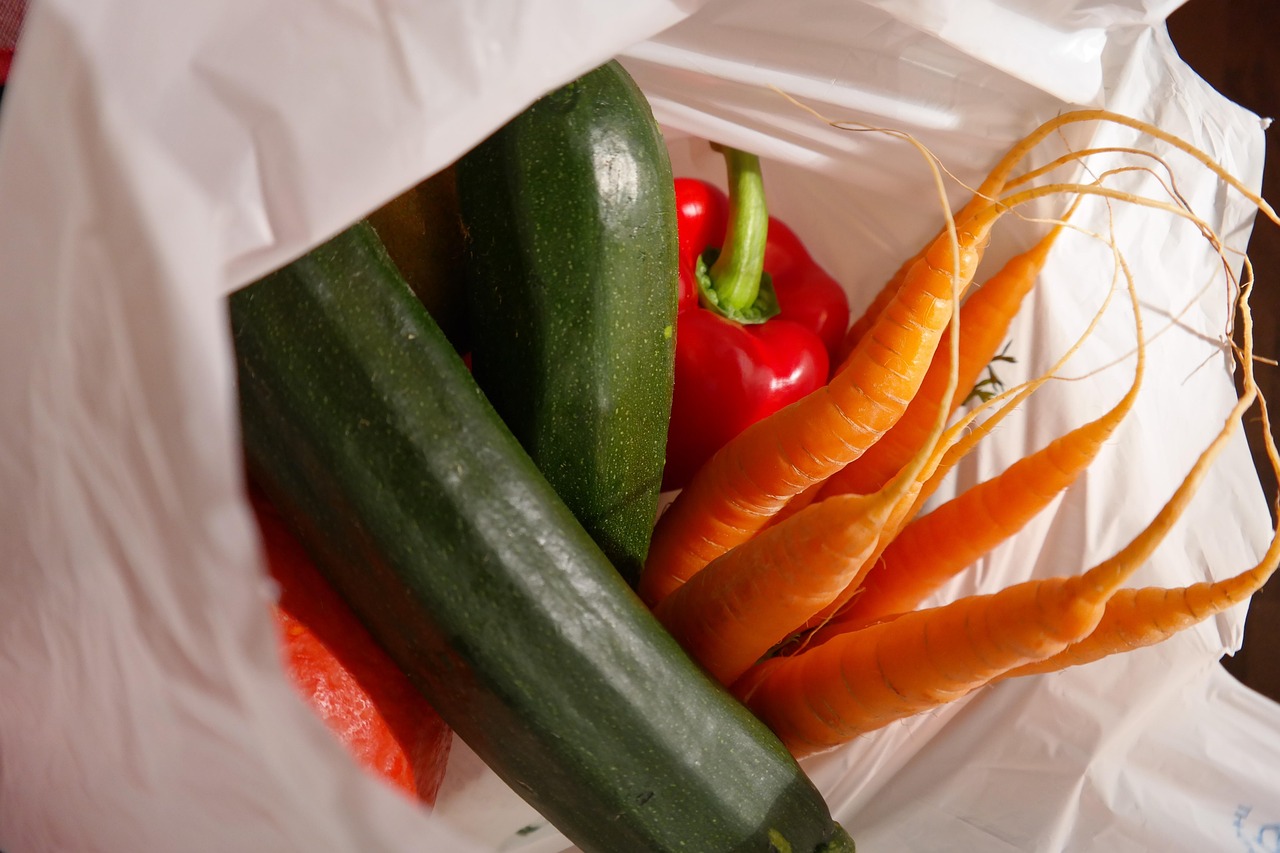 shopping bag, market, vegetables, zucchini, carrots, paprika, red, green, purchasing, market purchase, bag, plastic bag,