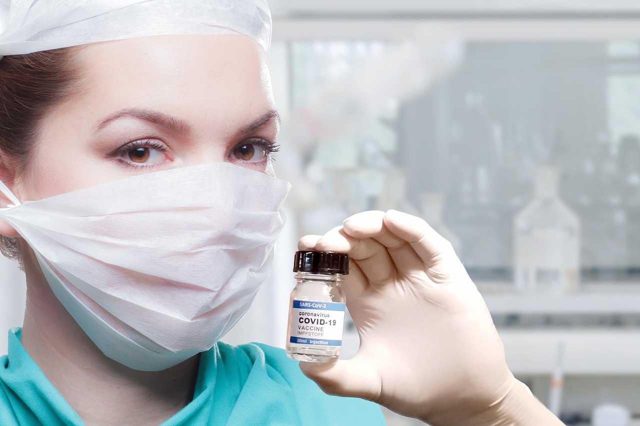 woman, doctor, vaccine, covid-19, vaccination, vial, face mask, mask, vaccination center, nurse, female, coronavirus, se