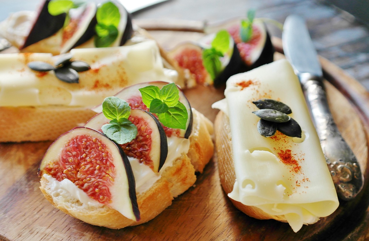 fig, cheese, bread, food, cream cheese, goat cheese, baguette, starter, snack, dish, healthy, nutrition, vegetarian, foo